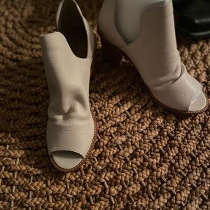 Ladies Leather Sandal Size 9